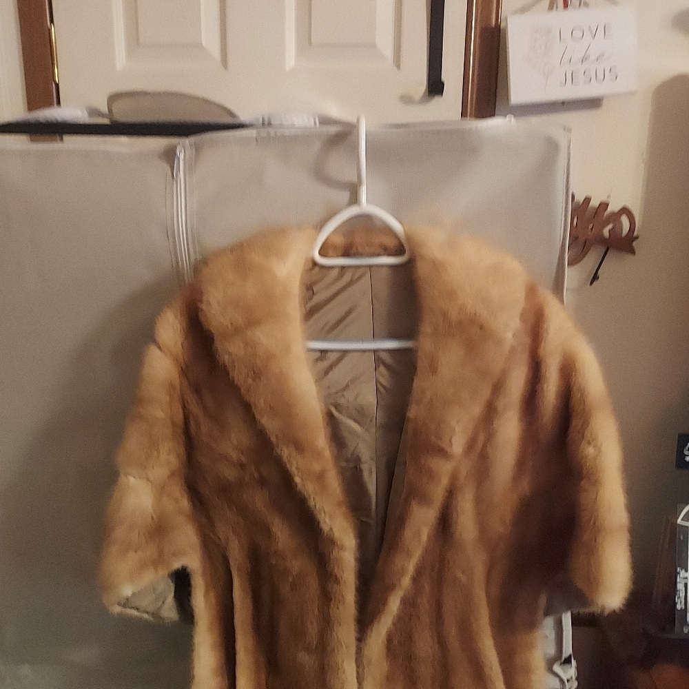 Norma Carrier Mink Stole